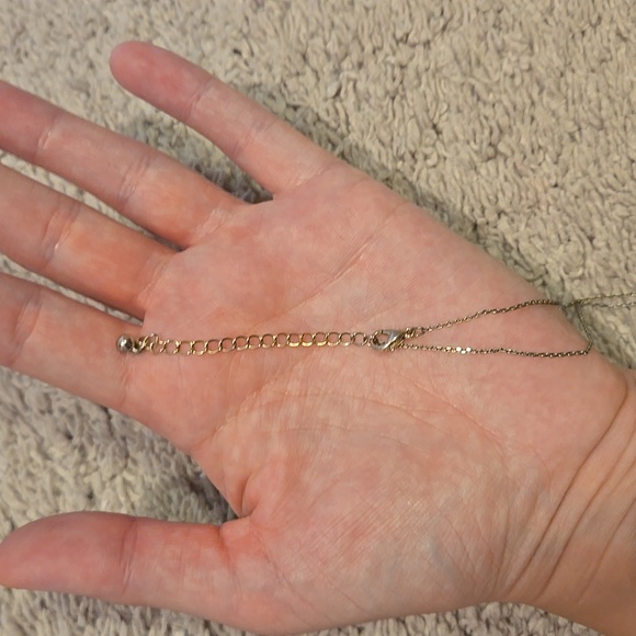 Gold scorpio necklace - Picture 4 of 4